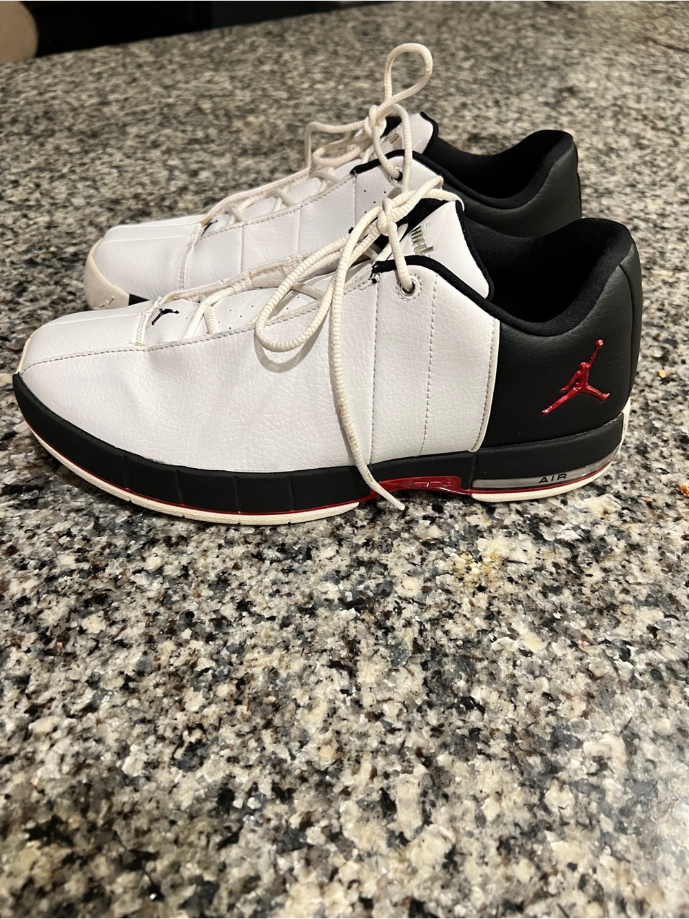 Air Jordan Team Elite 2 Men’s Low Top Shoes Sz 9 - White/Black/Red